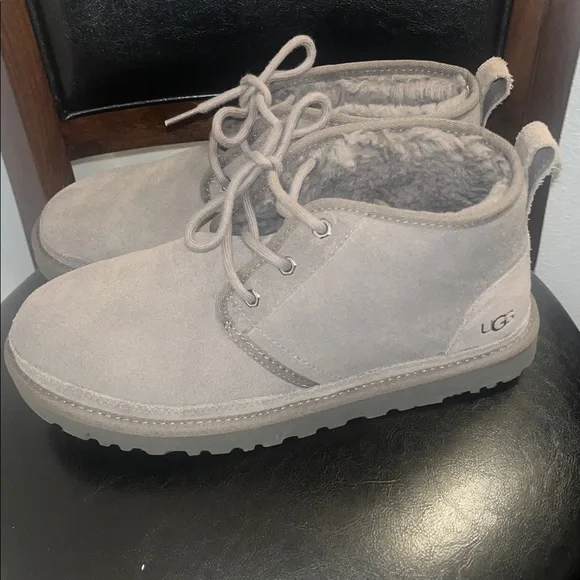 Women’s Gray Suede Ugg Boots! - Picture 2 of 4